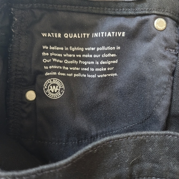 Banana Republic High-Rise Raw Hem 3" Short in Black NWT size 25 - Picture 6 of 6